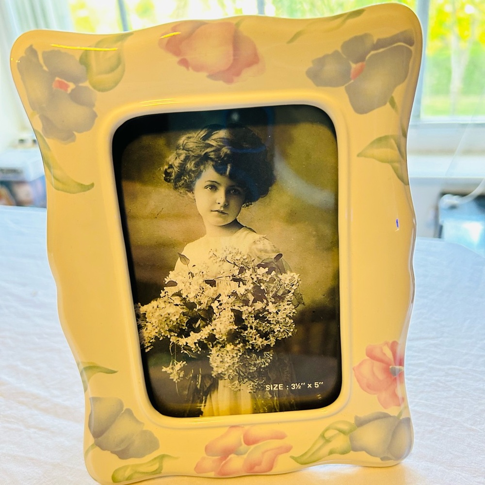Floral Ceramic Photo Frame in Cream with Pastel Flowers